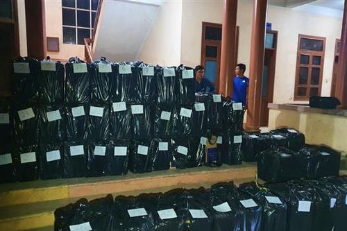 Bắt giữ đối tượng vận chuyển 25.000 gói thuốc lá lậu