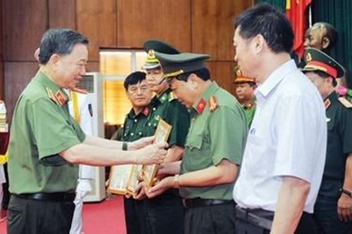 Tiếp tục lan tỏa chương trình làm nhà cho hộ nghèo của BCA ở các địa bàn khó khăn