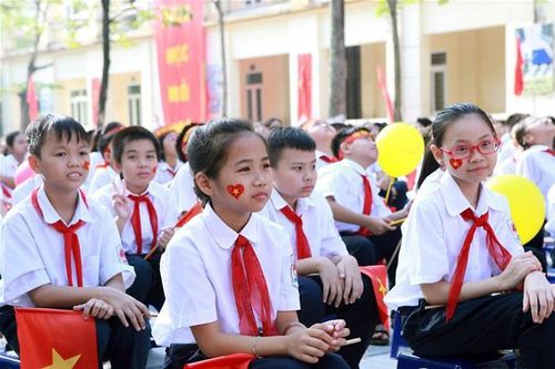 Hôm nay 11-5, gần 1.900 trường mầm non, tiểu học tại Hà Nội đón học sinh đi học trở lại