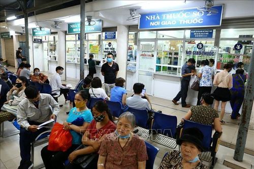 Bệnh viện Bạch Mai ngày đầu khám chữa bệnh trở lại