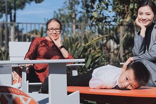 Mẹ chồng Diệu Hương 'Hoa hồng trên ngực trái' hiếm hoi lộ diện bên con cháu trong 'Ngày của mẹ' trên đất Mỹ