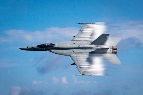 Mỹ ra mắt 'siêu ong bắp cày' đủ sức đối đầu với Su-57 Nga?
