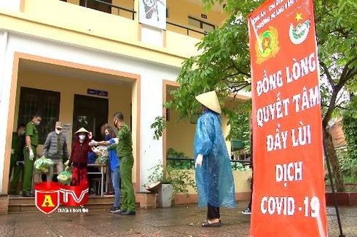 Công an phường Hoàng Văn Thụ chung tay giúp người nghèo vượt qua đại dịch