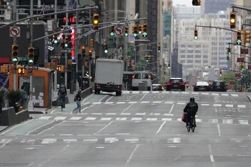Dịch Covid-19 giảm, bang New York, Mỹ từng bước mở cửa trở lại nền kinh tế