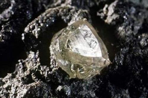 Angola tìm thấy viên kim cương nặng 171 carat
