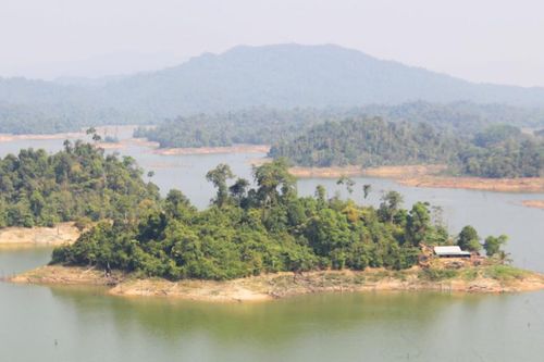Gặp 'Rô-bin-sơn' giữa lòng hồ Khe Diên