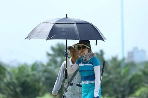 Kinh nghiệm chống sốc nhiệt khi chơi golf vào mùa hè