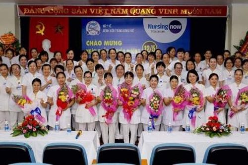 Không ngừng nâng cao phong cách, thái độ phục vụvà chất lượng chăm sóc người bệnh
