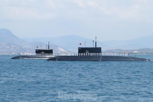 Tên lửa Tàu ngầm 182 - Hà Nội đánh trúng mục tiêu từ lòng biển Đông