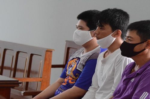 Làm chuyện người lớn với bé gái rồi đánh tráo người đi giám định