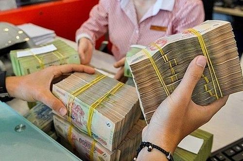 Dồn ứ dòng tiền triệu tỷ đồng, ngân hàng phải cắt bớt lãi cao