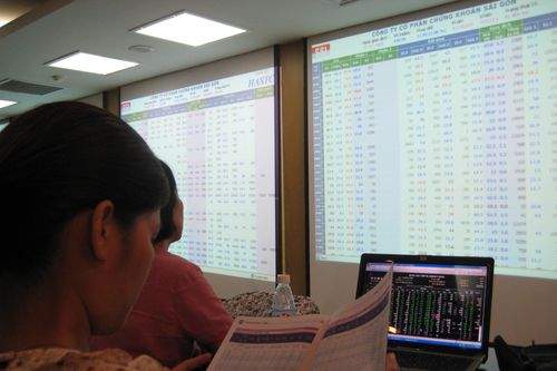 HNX: Lợi nhuận nhóm ngành tài chính chiếm 48,7% toàn thị trường