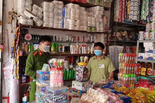 Lạng Sơn: Xử phạt 1 chủ cơ sở kinh doanh bán hàng lậu trên mạng xã hội