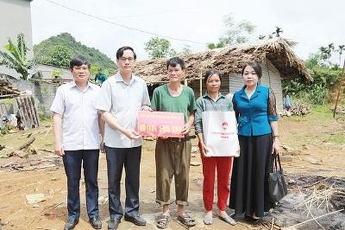 Hỗ trợ các gia đình bị thiệt hại nặng bởi giông lốc