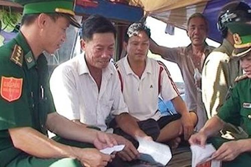 Tuyên truyền, giáo dục pháp luật giúp ngư dân yên tâm vươn khơi, bám biển