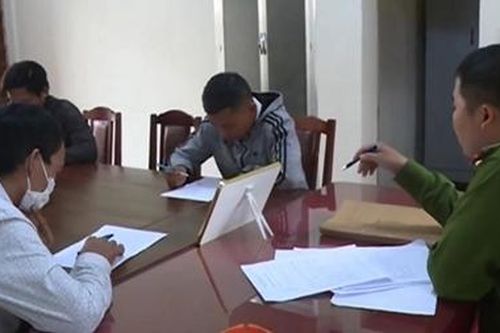 Triệu tập nhóm 'phượt thủ' tấn công xe khách trên QL20