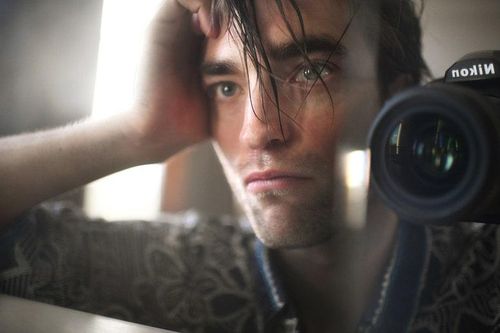 Robert Pattinson mặc nhếch nhác lên tạp chí