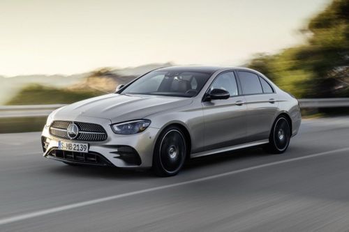 Mercedes E-Class 2021 sẽ nhắc người lái không rời tay khỏi vô lăng