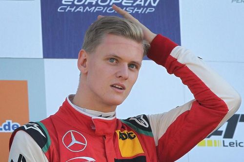 Con trai Schumacher có thể thế chỗ Vettel tại Ferrari
