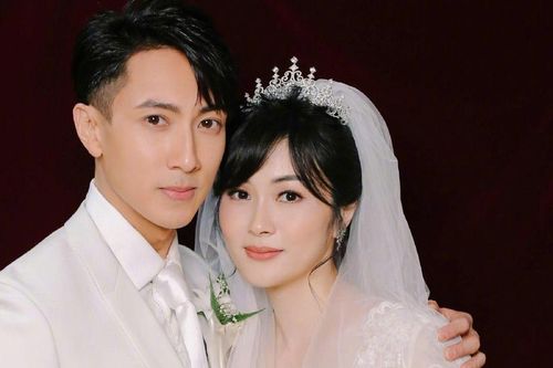 Ngô Tôn chụp ảnh cưới sau 16 năm giấu kín vợ