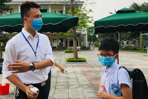 Hà Nội: Giáo viên bắt buộc đeo khẩu trang