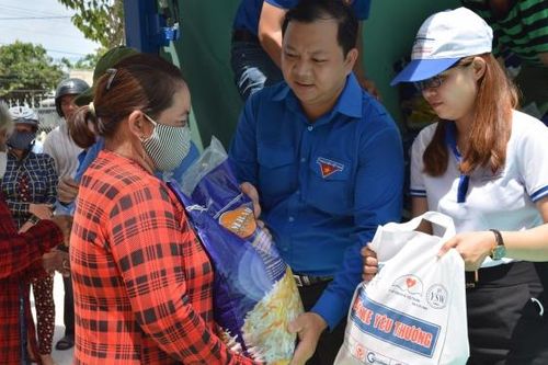 Chữ và nghĩa: 'Lây' cả 'lòng tốt'?