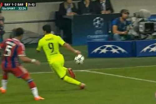 Ngày này năm xưa: Luis Suarez và cú chạm bóng tinh tế bậc nhất lịch sử