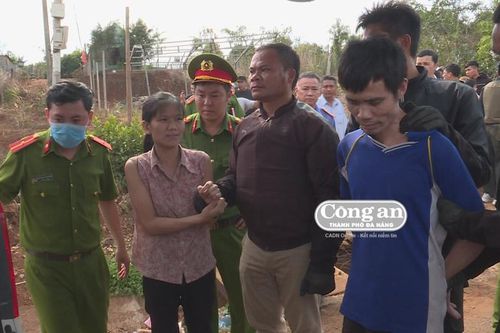 Giải cứu 2 cháu bé bị bố mẹ ruột nhốt nhiều ngày trong nhà