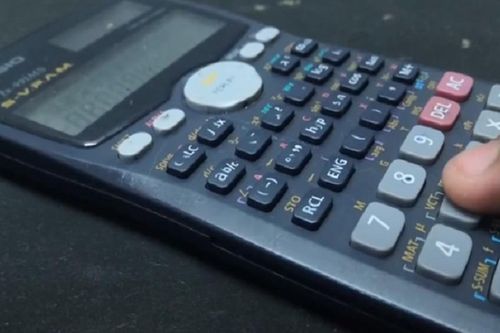 Máy tính Casio kết nối wifi, chat như điện thoại xịn