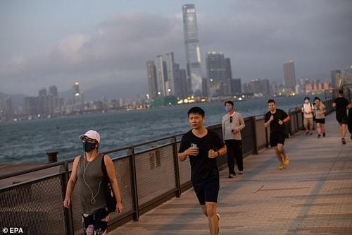 Nam thanh niên Vũ Hán 'hỏng' một lá phổi vì đeo khẩu trang đi bộ 4km