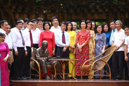 Thông tấn xã Việt Nam làm theo lời Bác dạy về đoàn kết