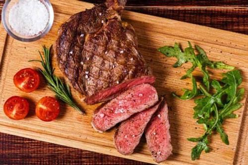 Ăn thịt bò vào buổi tối là dại, sai lầm kinh điển nhiều người mắc phải