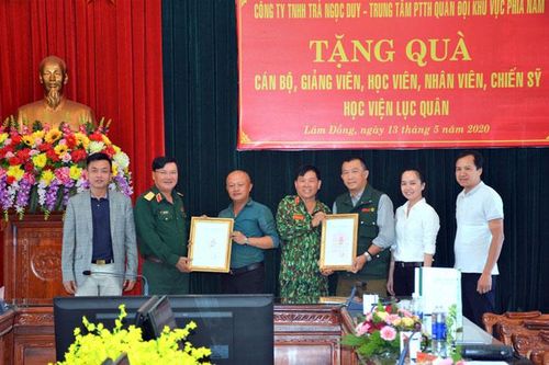 Học viện Lục quân tiếp nhận 1.000 suất quà hỗ trợ phòng chống Covid-19