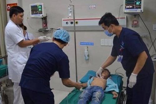 Cấp cứu thành công bệnh nhi 8 tuổi bị thương nặng