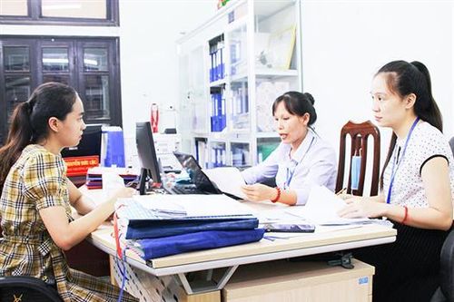 Khẩn trương hoàn thiện hồ sơ chi trả hỗ trợ người dân gặp khó khăn do ảnh hưởng COVID-19