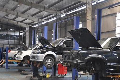 Phát hiện hai cơ sở kinh doanh phụ tùng ô tô nghi giả mạo các nhãn hiệu lớn