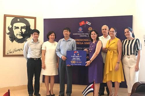 Công ty ViMariel S.A trao tặng 100 tấn gạo hỗ trợ Cuba