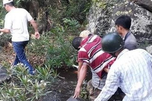 Bị đá tảng đè chết khi đang đục đá