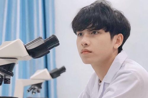10X trường Y 'nổi như cồn' nhờ bức ảnh thẻ điển trai