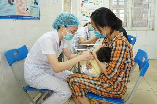 Ngày đầu Hà Nội tiêm chủng trở lại: Các trạm y tế bảo đảm an toàn phòng dịch