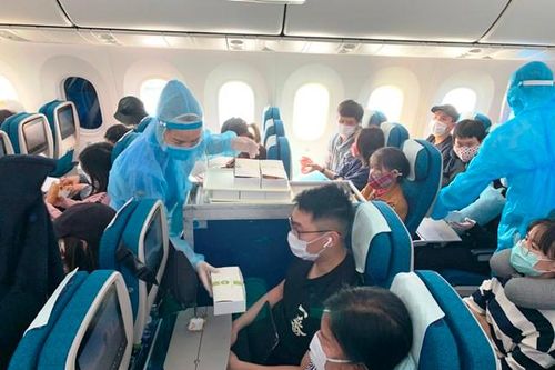 Thêm 15 chuyến bay đưa 4.300 công dân Việt Nam về nước tránh dịch