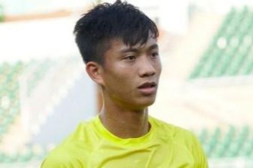 Phan Văn Đức phải khâu 3 mũi vì rách mu bàn chân