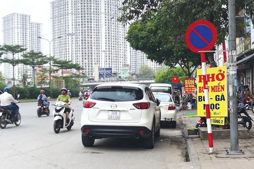 Tràn lan vi phạm trật tự đô thị trên đường Trường Chinh