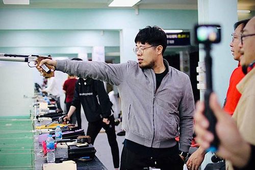'Viên đạn cuối cùng': Đinh Tuấn Vũ tìm người đóng xạ thủ Hoàng Xuân Vinh