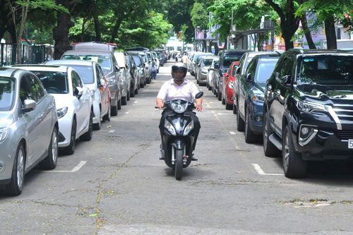 Một số quận huyện chưa quy hoạch bãi đậu xe