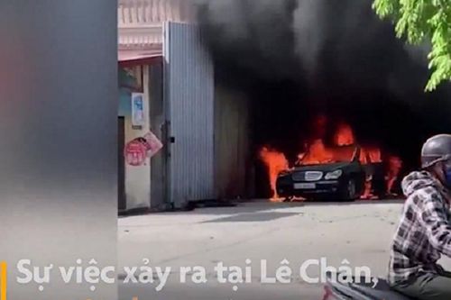 Mercedes nổ lớn rồi bất ngờ bốc cháy dữ dội