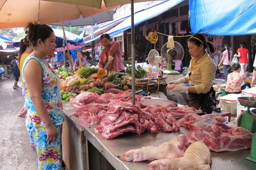 Khủng hoảng giá thịt lợn: Ai đang hưởng lợi?