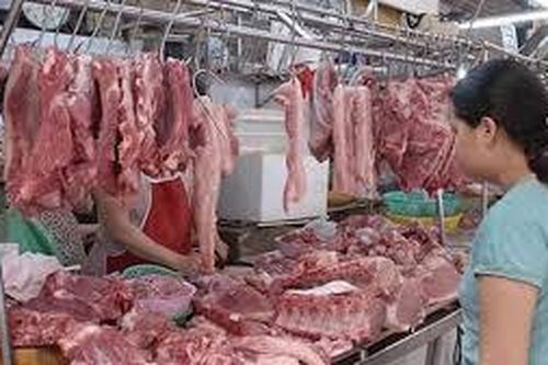 Xem xét đưa thịt lợn vào diện bình ổn giá
