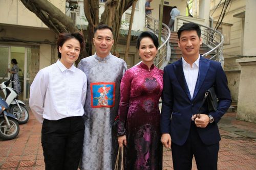 'Mẹ chồng' Lan Hương diện áo dài chục nghìn đô của NTK Đỗ Trịnh Hoài Nam