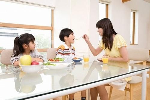 Những yêu thương của cha mẹ vô tình làm hại con trẻ